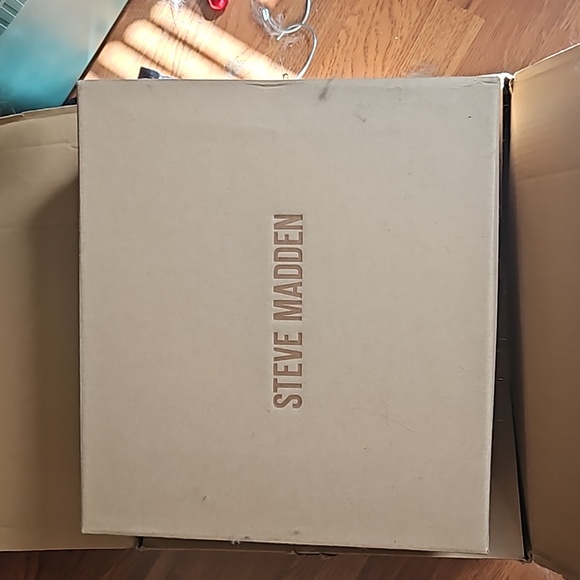 Steve Madden Rumer Distressed Brown Boot. New in box, never worn. - Picture 8 of 8